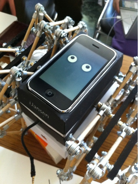 名古屋大グループのIJansenやばい IPhoneに触れると紅くなって動き出すヤンセンロボwww #MOM01 