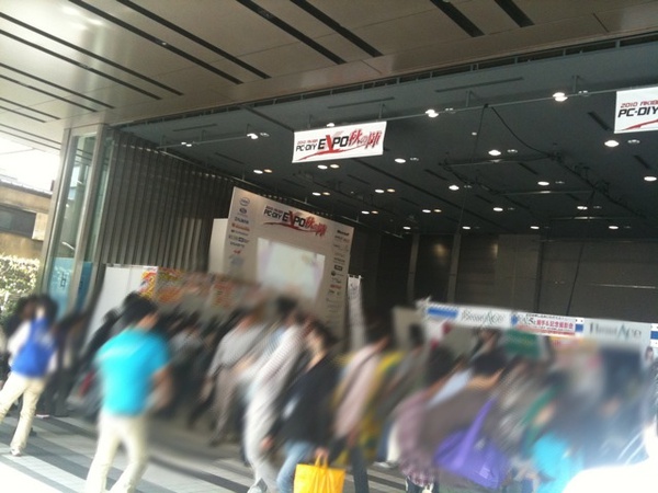 ベルばらで実施中のイベントAKIBA PC-DIY EXPOの様子。この後12:30からは自作系イベントでは非常に珍しい男性アイドルグループが登場予定。
