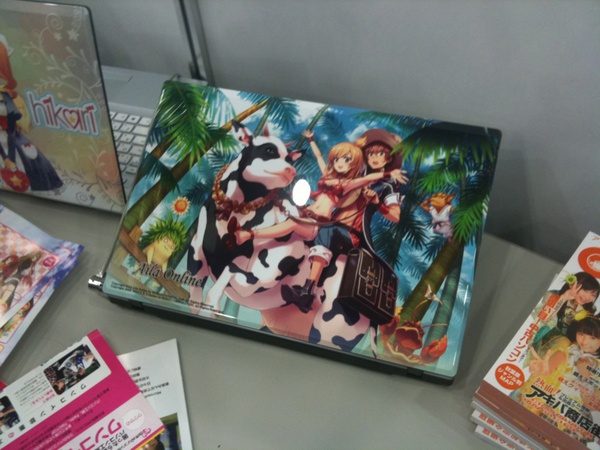 え"?「純烈」のノートPCがでる…そうな(汗  純烈メンバーが「お呼ばれした理由の一つ」と言っていたので、ユニットコムから発売される模様。詳細はこれからだそうですが、多分、同社ビジュアライズノートの発展系？