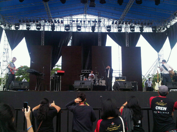 Now at #LangitMusikStage Arkana check sound