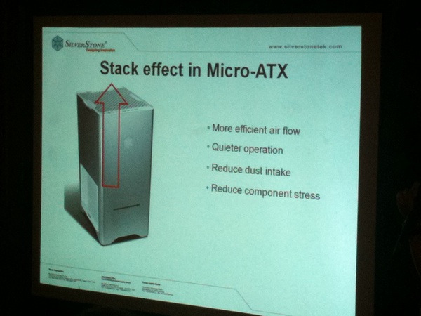 SilverStoneイベント、microATX初の「煙突ケース」FT03を解説中。省スペース性=ペーパーシュレッダーやゴミ箱のようにデスクサイドに置けること、がコンセプト。確かにシュレッダーやゴミ箱を思わせるデザインかも。