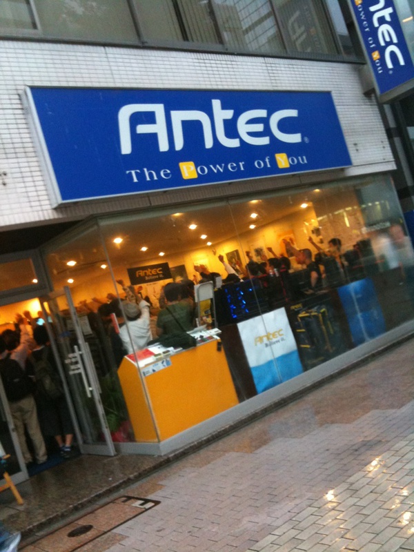 Antecショールームの状況。満員で現在入場は困難。