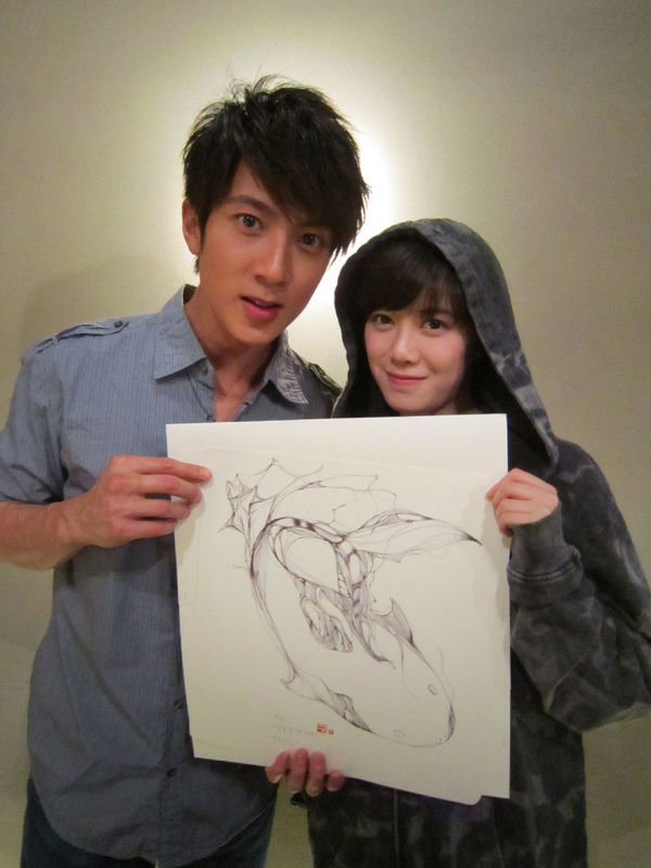 Goo Hye Sun drew a koi fish for Wu Zun. Fucking talented or what. 