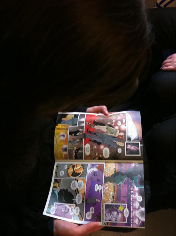 Bei meinem Mädchen ist jeden Tag "Read Comics in Public"-Day: 