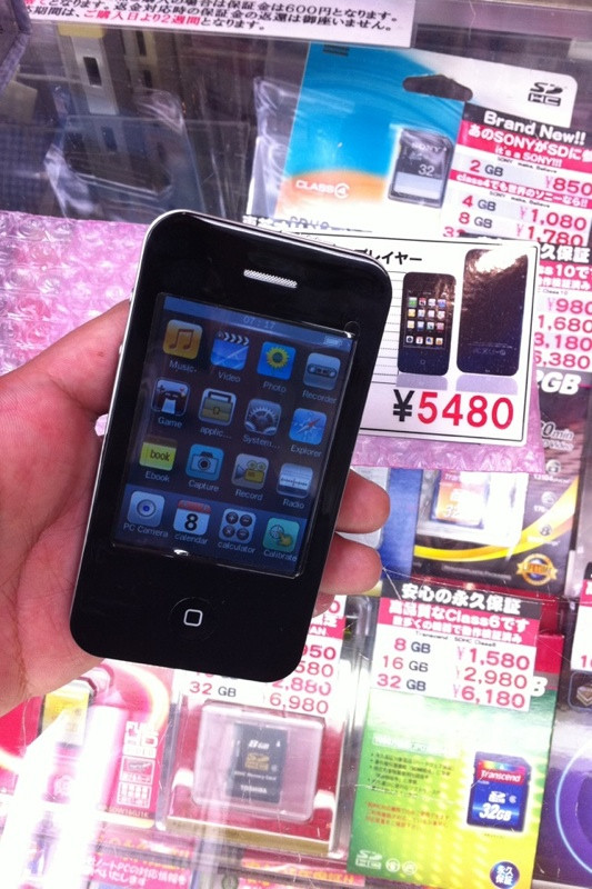iPhone 4っぽいデザインのメディアプレイヤー。