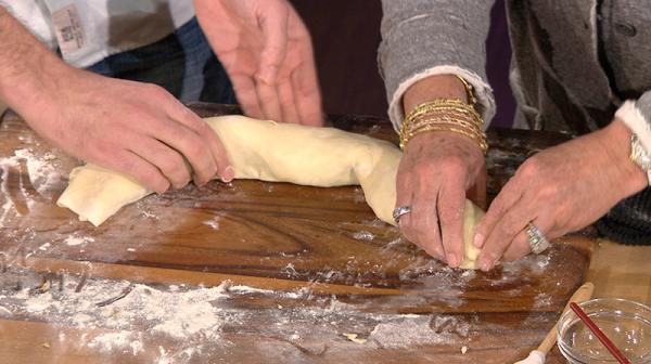 Can you guess what creepy creature Paula Deen is cooking with Jay tonight to celebrate Halloween? Tune in tonight to find out!