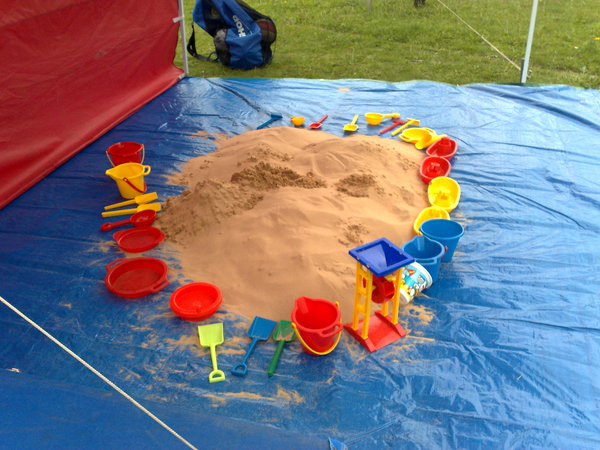 Here's a handy pic if you ever wondered what quarter of a ton of sand looked like.