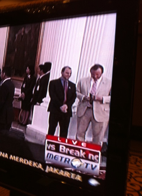 Breaking: Gibbs blackberrying live on Indonesian tv