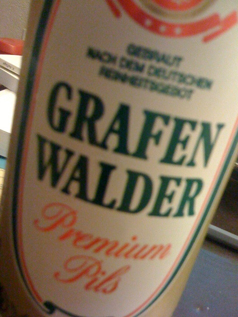 "Dosenbier aus dem Grafenwald / frisch auf den Tisch, ja so ist der Brauch..."