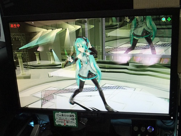 パソコンショップ アークで行われているMMDの3D VISIONのデモですが、モデルデータがLat式ミクに。初音ミクファンは一見の価値ありです。見ていて「2.5次元サイコー！」という気分になりましたw(編集k