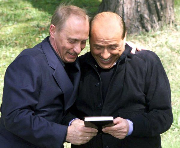 пишут, что у WikiLeaks есть документы о совместном бизнесе Путина и Берлускони
