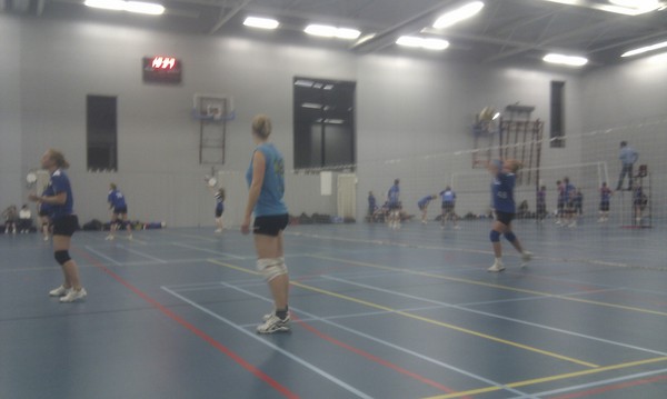Dames 2 en 3 serveren, go Albatros!