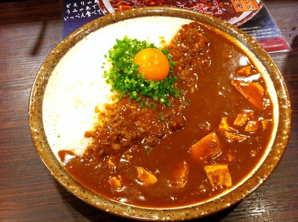 CoCo壱矢場町店限定「赤みそカレー」喰ったよ！
卵は名古屋コーチン使用、ルーは赤みそ麻婆豆腐のカレー味？！って感じ、味噌とカレー相性の良さは抜群だねって味。案外辛い、CoCo壱っぽさは有りw 来年1/31までらしいよ！