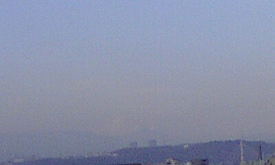 霞みながら、ほの赤く