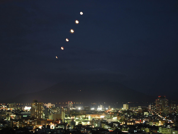 桜島と月食。雲に邪魔された。 #mysky #kagoshima