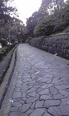平和祈念像への坂