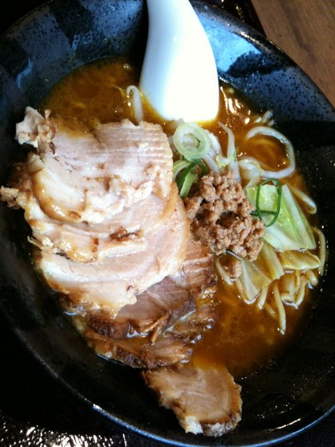 チャーシューカレーらーめん、うまうま〜。チャーシューとろとろで美味い。/ 麺屋ここいちなう http://4sq.com/czQDBd