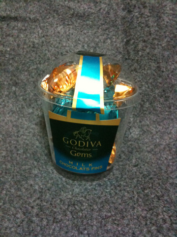 GODIVAのチョコもぐもぐ。
