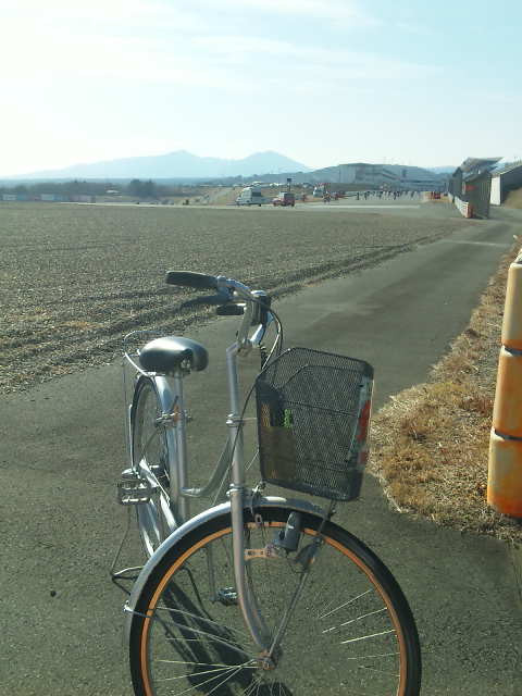 ネタだよなあ パンク めちゃめちゃ寂しい場所でレッカー待ってるなう