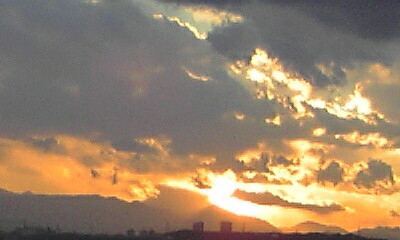 頂上に沈んで六日も経てば、北の肩に沈むのは当然…