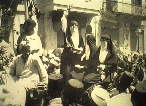 Women of #Egypt have been demonstrating 4 almost 200 years! (Photo was taken in 1919) #Jan25 