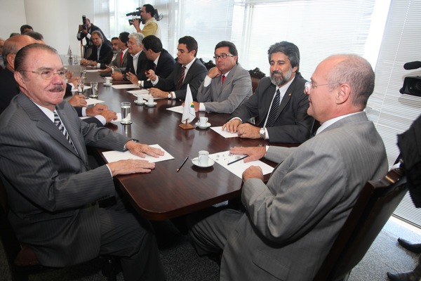 Reunião da bancada na Liderança do PMDB, agora a tarde, em Brasília.  http://bit.ly/f9hbo8