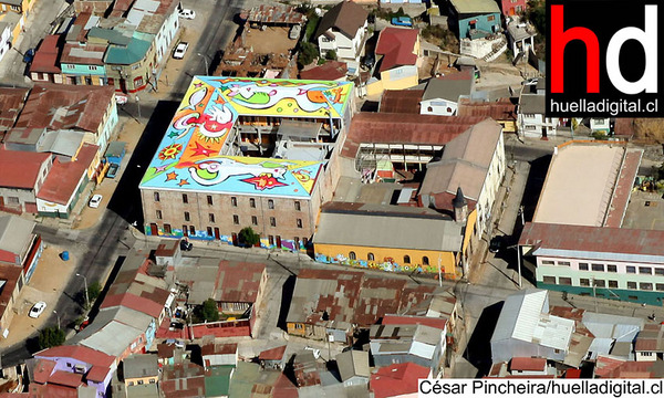 Así se ve desde el cielo mural del Mono González en Población Obrera #valpo. Ver crónica en http://bit.ly/cINWvq