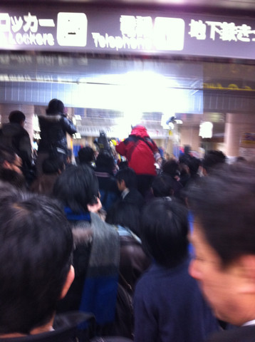 なんか金山きたらmanacaのイベントで報道陣がすごくて改札はいれなかった。時間も余裕あるからKALDIでコーヒー貰って時間潰す。