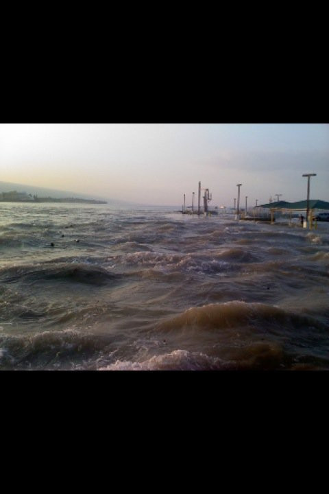 The pier at Kailua Kona. #hawaii #tsunami - No - I am not there. Getting from family and friends.