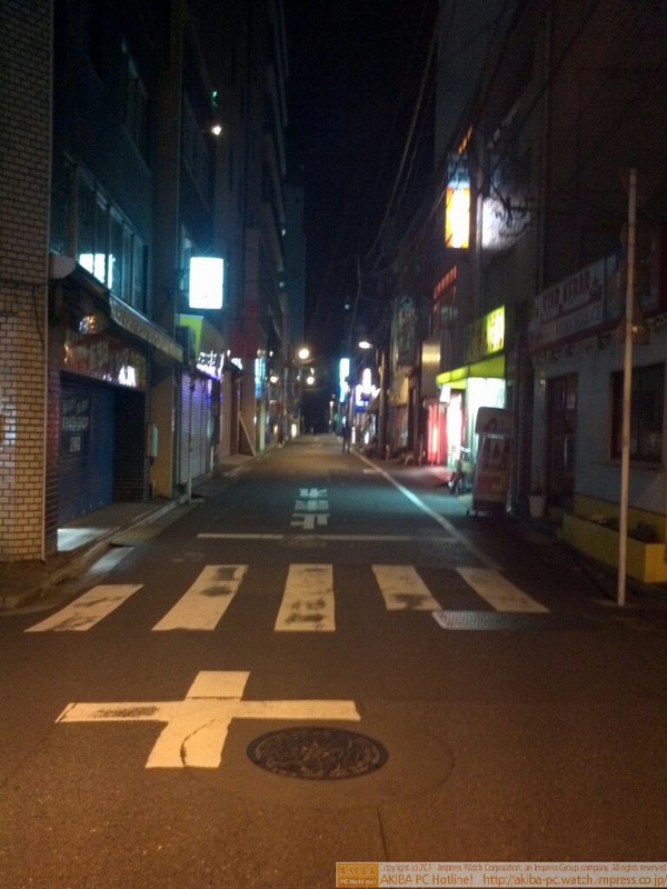 リナカフェ前のパーツ通りもついにはほぼ人はゼロ。ソフマップ リユース館/ドスパラ秋葉原本店/ドスパラ パーツ館/TWOTOP秋葉原本店も閉店して、この通りで営業はほぼ皆無に。パーツ系で営業しているのは中央通りのツクモex.。
