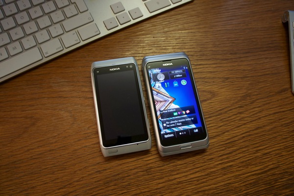 Ok, the Nokia E7 is incredibly impressive hardware. Gorgeous, beautiful keyboard mechanism. 