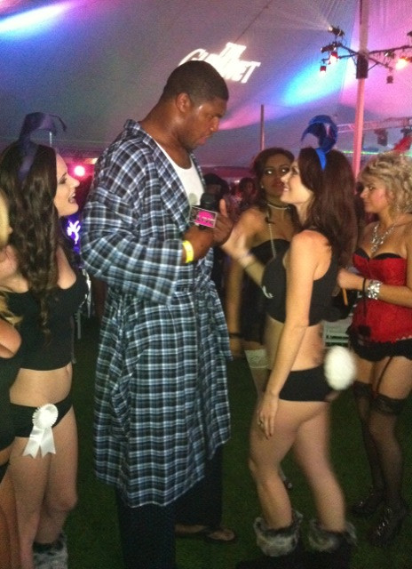 It's @Campbell93 with the Playmates! - http://ply.by/AllStarWeekend