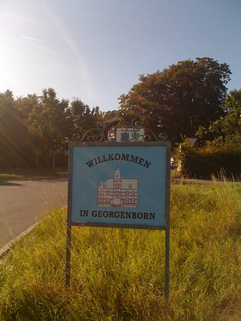 In Georgenborn, da wo die ganzen Georgs herkommen.