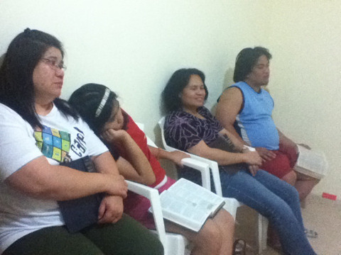 bible study with mama, cheska, tita ruth and a housemate. #TwitPict