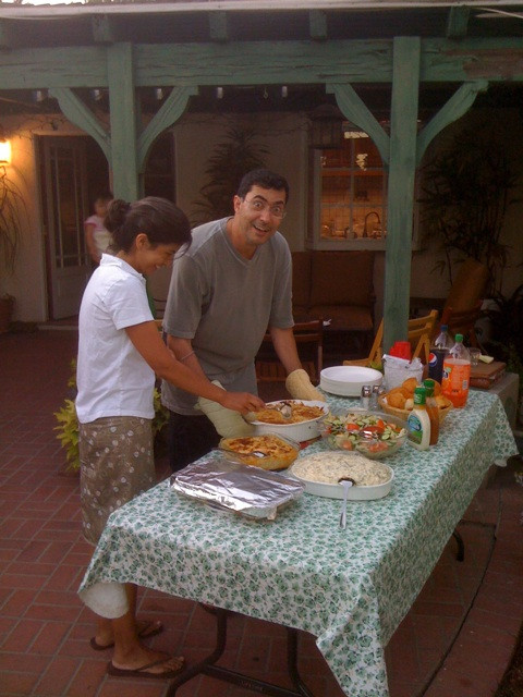 Pic from Cyrus's BBQ yesterday, check out the oven mitts!