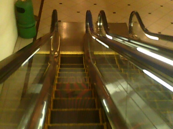 Such a narrow elevator! Luckily i am not 2 size wider wtf
