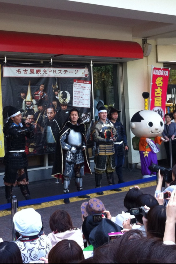 。・゜・(ノД`)・゜・。うわぁぁぁん どうせ見てきたよーだ！！！ 仕事前に渋谷に寄る女。 しかし歌はなんだか乗れない自分・・つまり「キャラ」ファンなのか むむむ