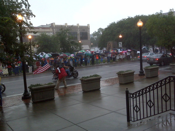 Protestors are gathered outside fed courthouse in Pensacola. #schoolprayer