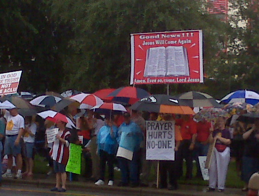 Hundreds turned out in rain in Pensacola to express hate for Constitution. #schoolprayer