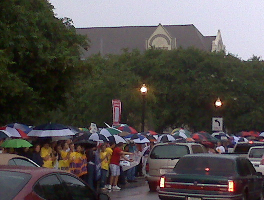 Protestors wield umbrellas, ignorance at #schoolprayer protest in Pensacola.
