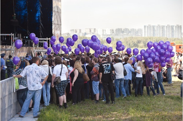 We don't know owner of this photo, but these are happy RUSSIAN and UKRAINIAN GLAMBERTS!