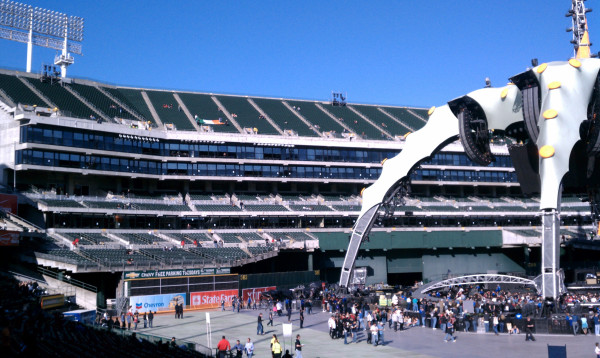 Proud Irish up in the bleachers! #U2360OAK 