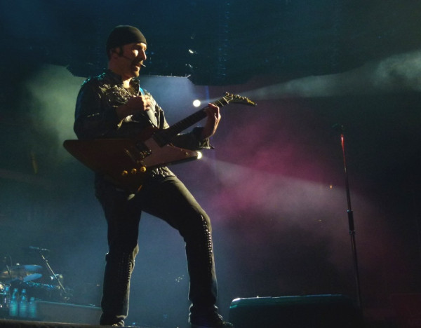 The Edge jammin' and having a Beautiful Day! Kind of spacey. #U2360OAK #U2 @atu2 