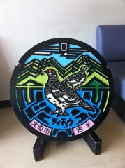 http://manholemap.juge.me/page.jsp?id=1614008
@SatoMachiya: 大町市の色蓋（色違い）。
大町浄水センター内に展示。