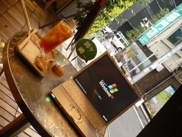 リアル姉ヶ崎エアタグと一緒にリナカフェなう。fonが使えるので、30分か1時間くらいくつろいでます。