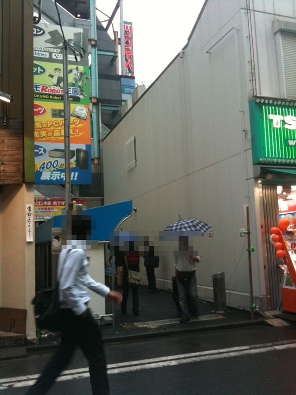 地質調査のため一時閉鎖していたツクモパソコン本店III隣の自販機スペースが再開。