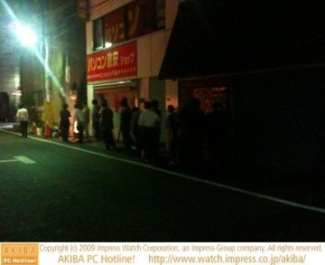 三月兎本店前は17人待ち