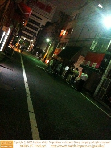 三月兎本店は35名に列が増えている。