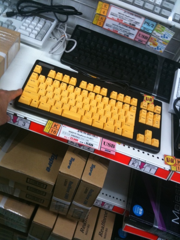 RealForceのイエローモデル発売。イエローというよりはオレンジかな？