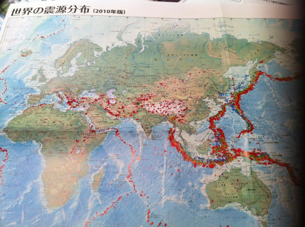 カルカルの地図ナイト来た。物販で震源マップという地図を買ってほくほく眺めてたけど、日本の立地のまずさわかってショック #culcul 